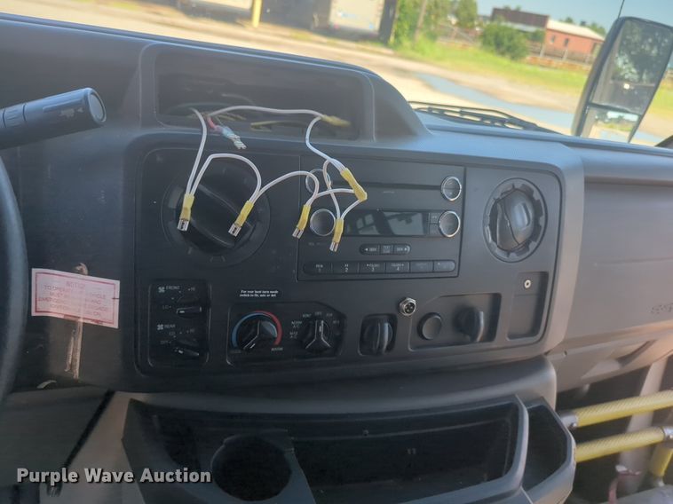 image for item NG9925 2017 Ford Econoline E450 Super Duty shuttle bus