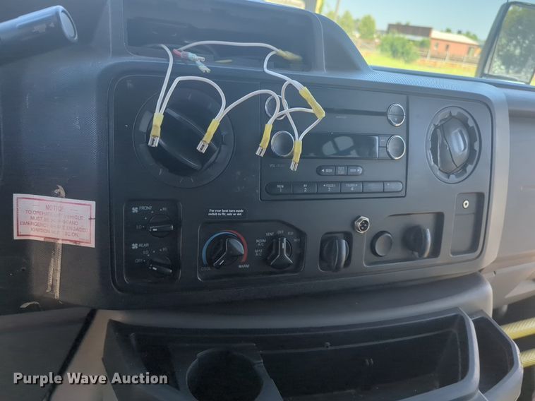 image for item NG9925 2017 Ford Econoline E450 Super Duty shuttle bus