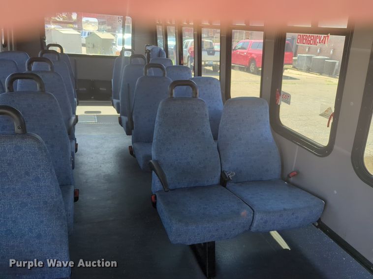 image for item NG9925 2017 Ford Econoline E450 Super Duty shuttle bus