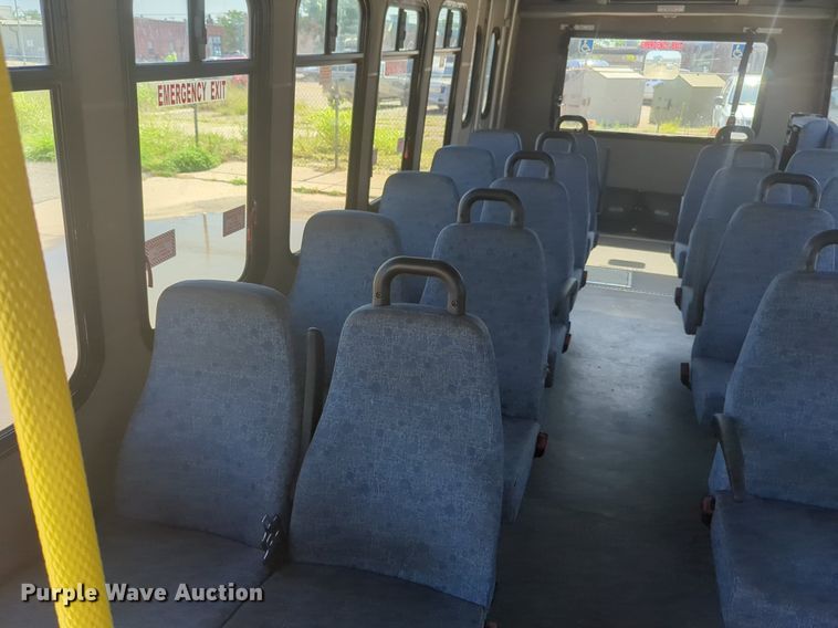 image for item NG9925 2017 Ford Econoline E450 Super Duty shuttle bus