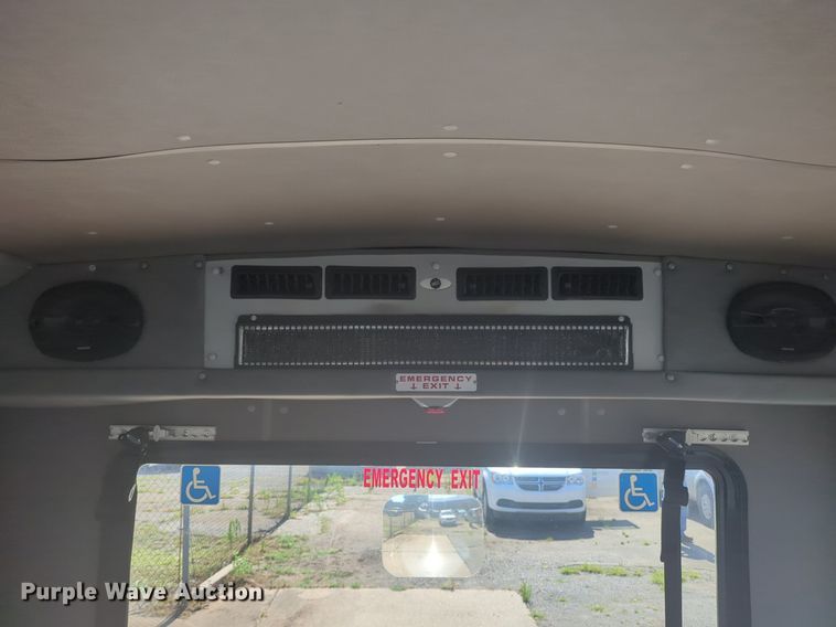 image for item NG9925 2017 Ford Econoline E450 Super Duty shuttle bus