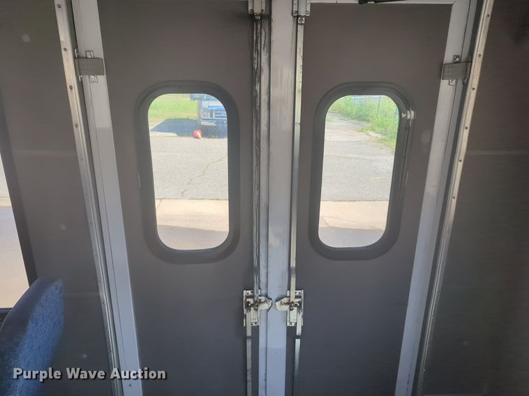 image for item NG9925 2017 Ford Econoline E450 Super Duty shuttle bus