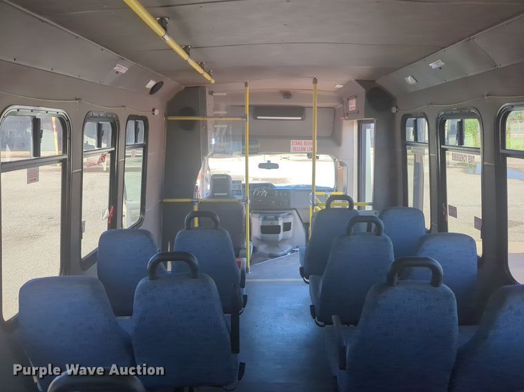 image for item NG9925 2017 Ford Econoline E450 Super Duty shuttle bus