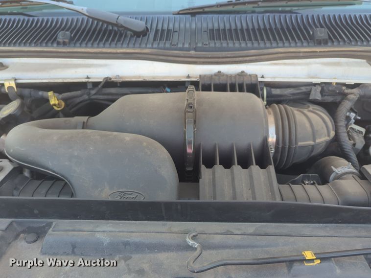 image for item NG9925 2017 Ford Econoline E450 Super Duty shuttle bus