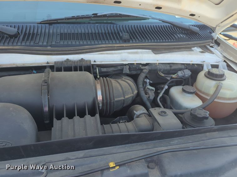 image for item NG9925 2017 Ford Econoline E450 Super Duty shuttle bus