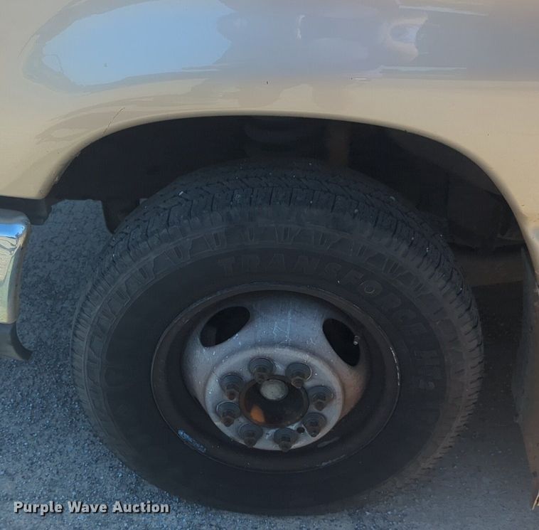 image for item NG9925 2017 Ford Econoline E450 Super Duty shuttle bus