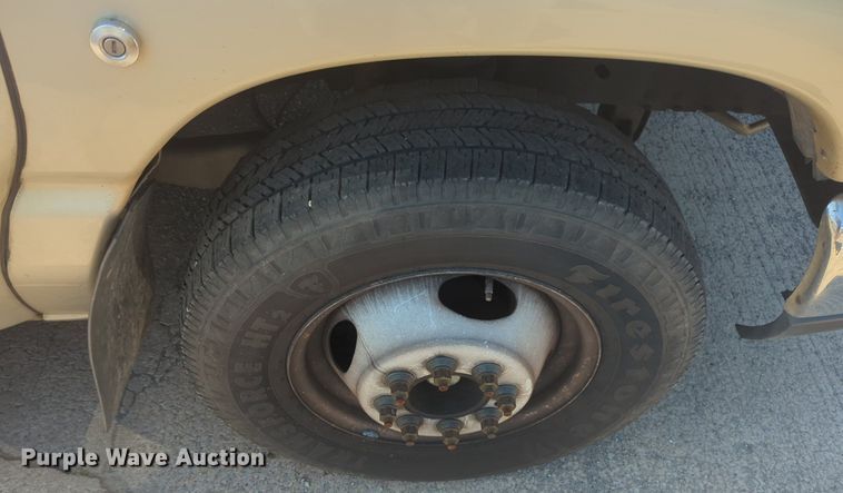 image for item NG9925 2017 Ford Econoline E450 Super Duty shuttle bus