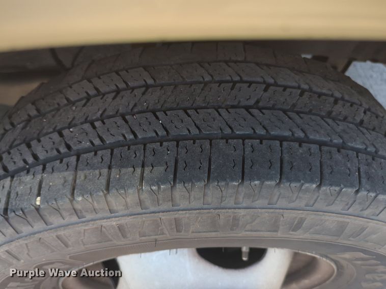 image for item NG9925 2017 Ford Econoline E450 Super Duty shuttle bus