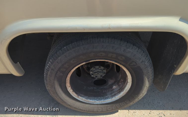 image for item NG9925 2017 Ford Econoline E450 Super Duty shuttle bus