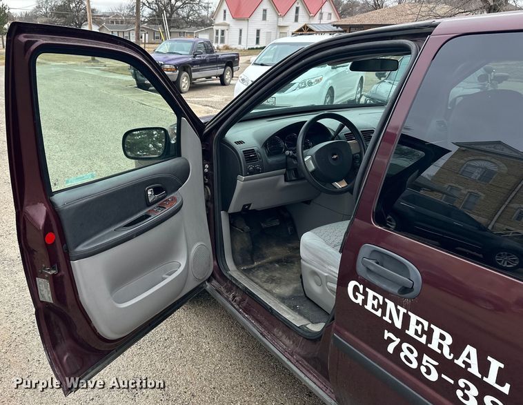 image for item NJ9444 2008 Chevrolet Uplander LS van