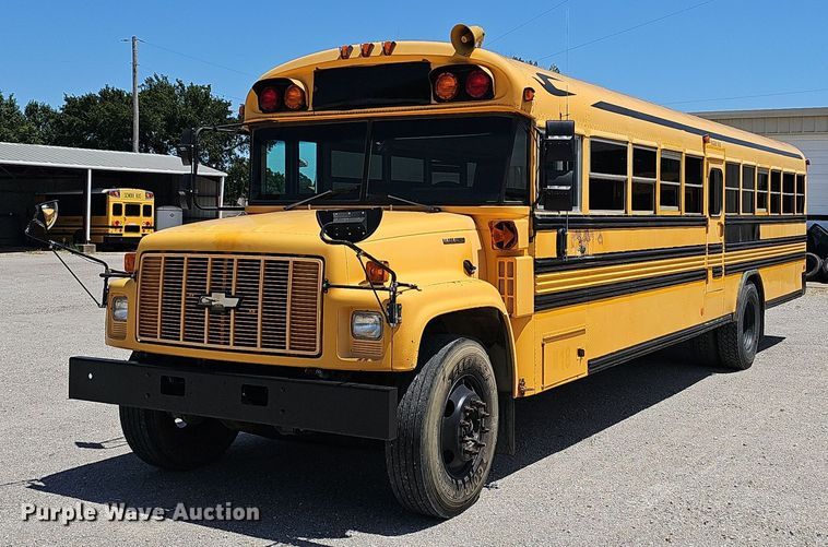 image for item NX9009 2000 Blue Bird school bus
