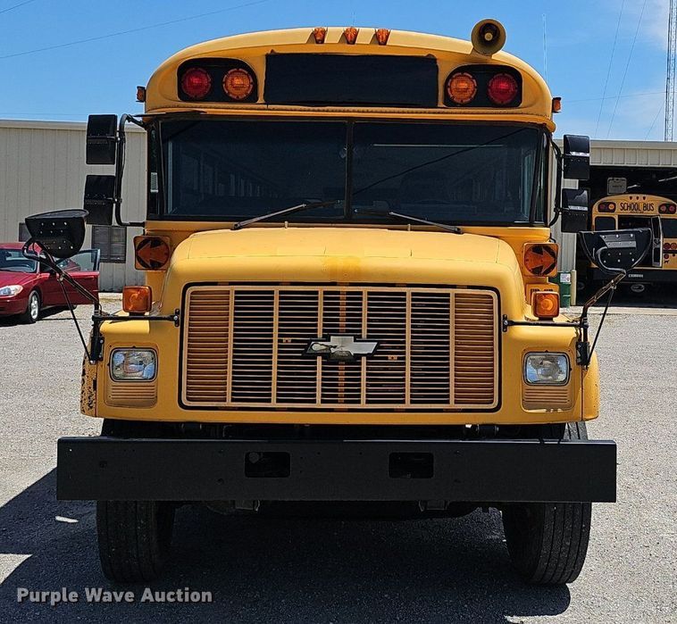 image for item NX9009 2000 Blue Bird school bus