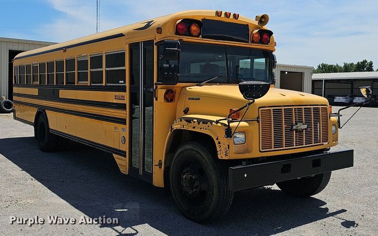 image for item NX9009 2000 Blue Bird school bus