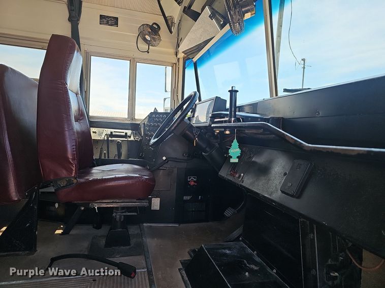 image for item NX9009 2000 Blue Bird school bus