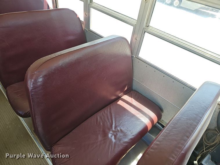 image for item NX9009 2000 Blue Bird school bus