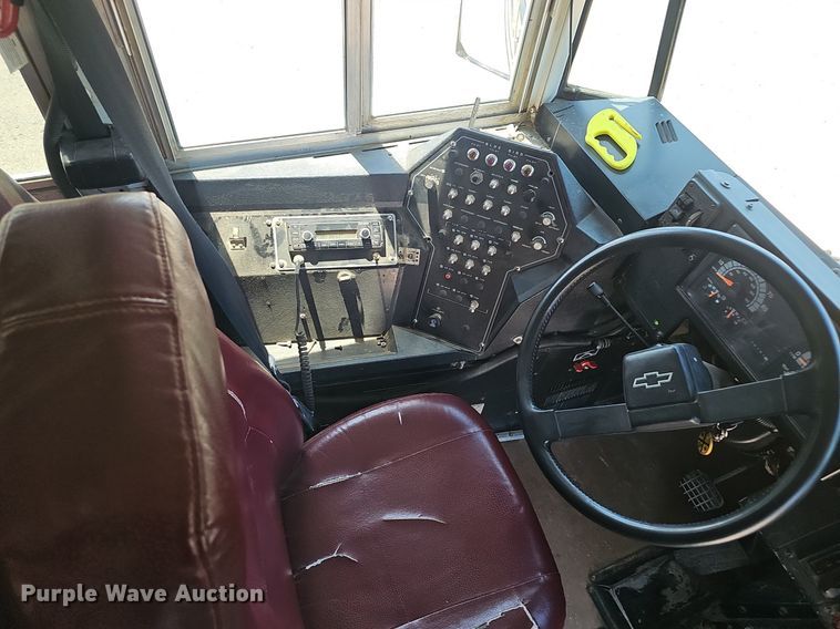 image for item NX9009 2000 Blue Bird school bus