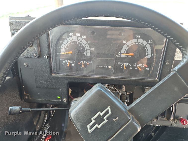 image for item NX9009 2000 Blue Bird school bus