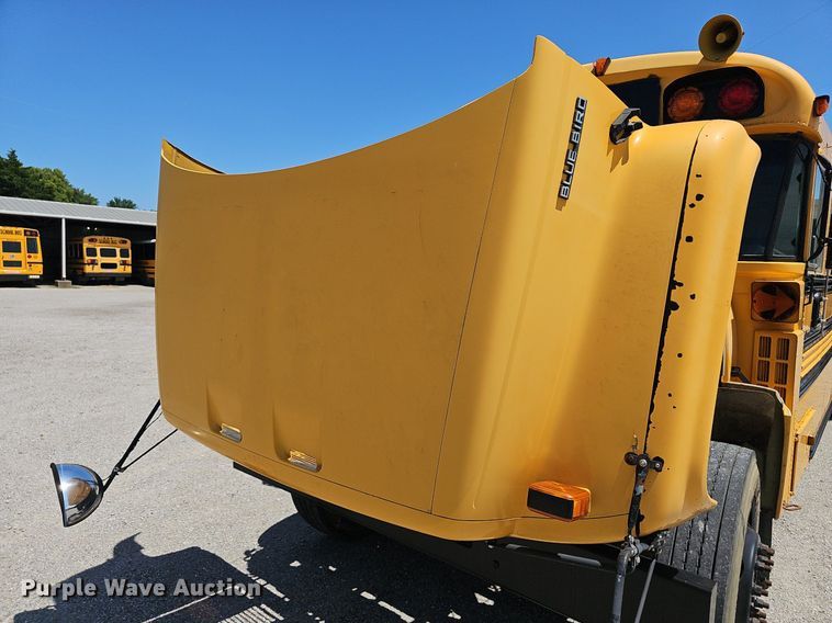 image for item NX9009 2000 Blue Bird school bus