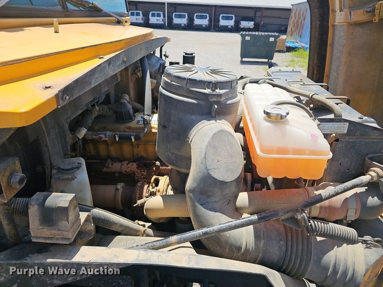 image for item NX9009 2000 Blue Bird school bus