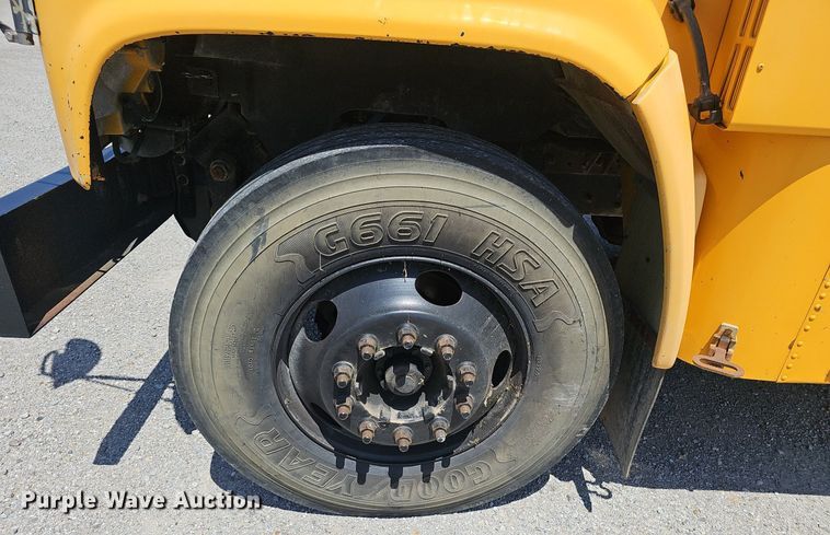 image for item NX9009 2000 Blue Bird school bus