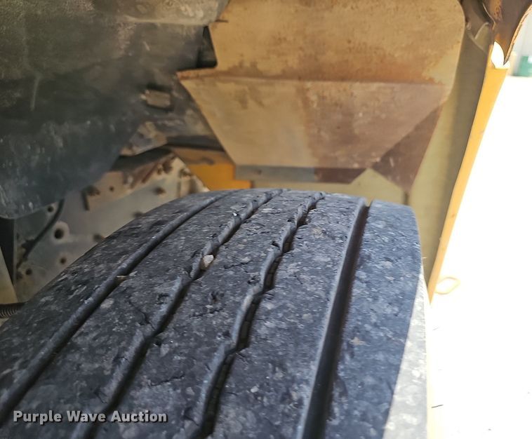 image for item NX9009 2000 Blue Bird school bus