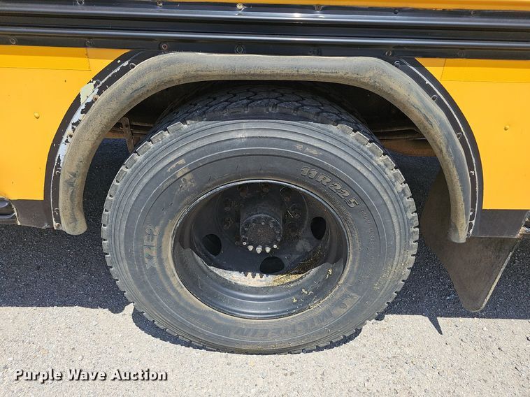 image for item NX9009 2000 Blue Bird school bus