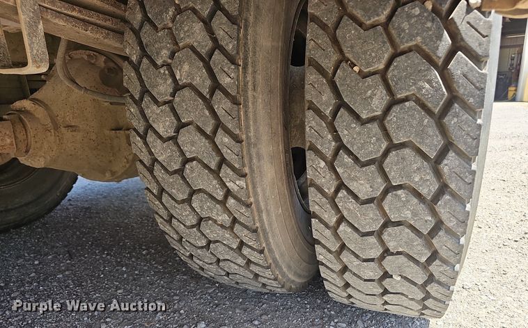 image for item NX9009 2000 Blue Bird school bus