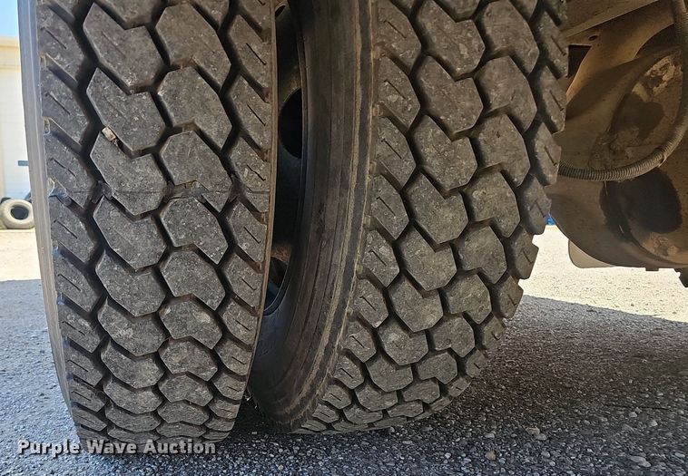 image for item NX9009 2000 Blue Bird school bus