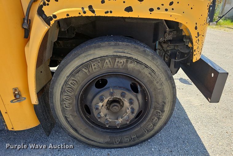 image for item NX9009 2000 Blue Bird school bus