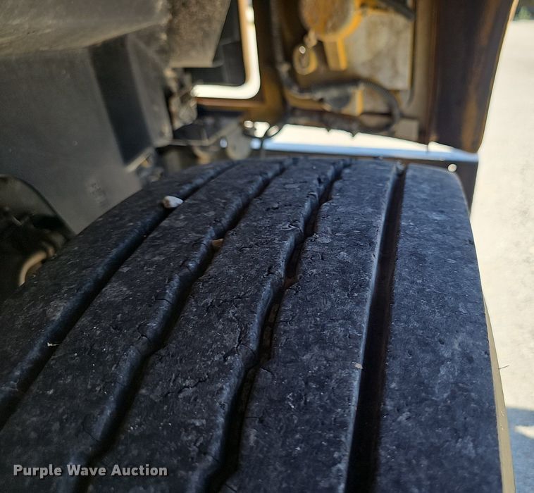 image for item NX9009 2000 Blue Bird school bus