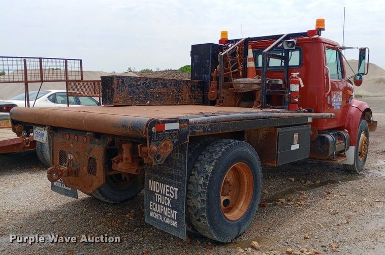 image for item NY9454 1999 International 4700 winch truck