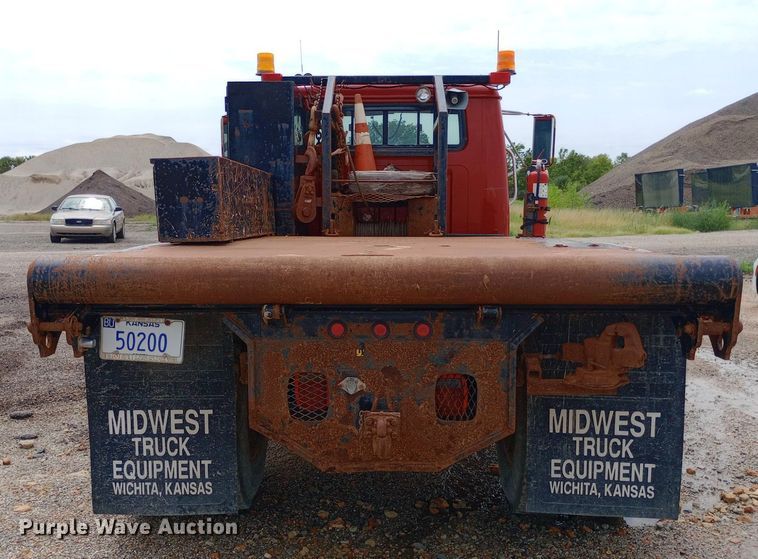 image for item NY9454 1999 International 4700 winch truck