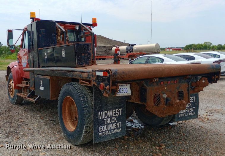 image for item NY9454 1999 International 4700 winch truck