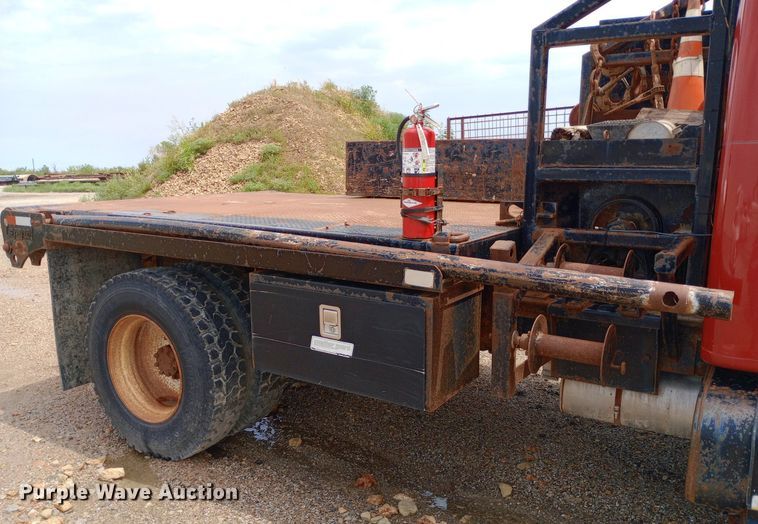 image for item NY9454 1999 International 4700 winch truck