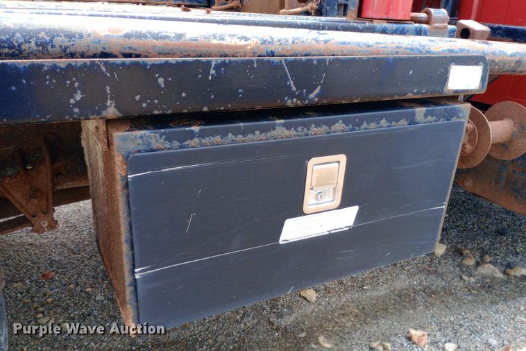 image for item NY9454 1999 International 4700 winch truck