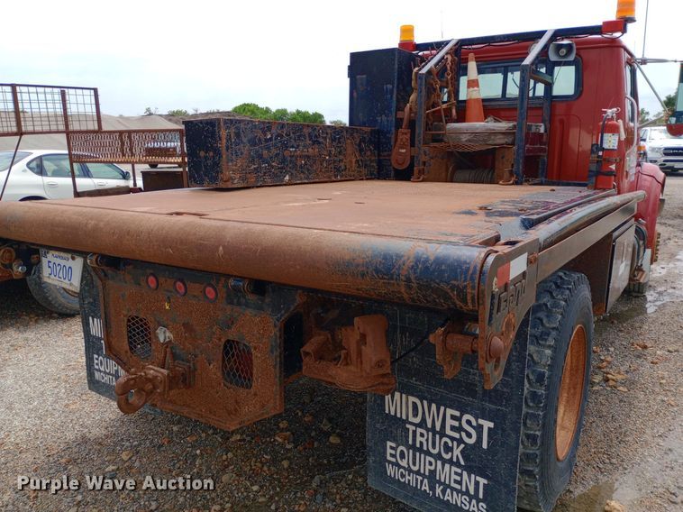 image for item NY9454 1999 International 4700 winch truck