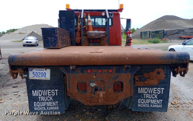 image for item NY9454 1999 International 4700 winch truck