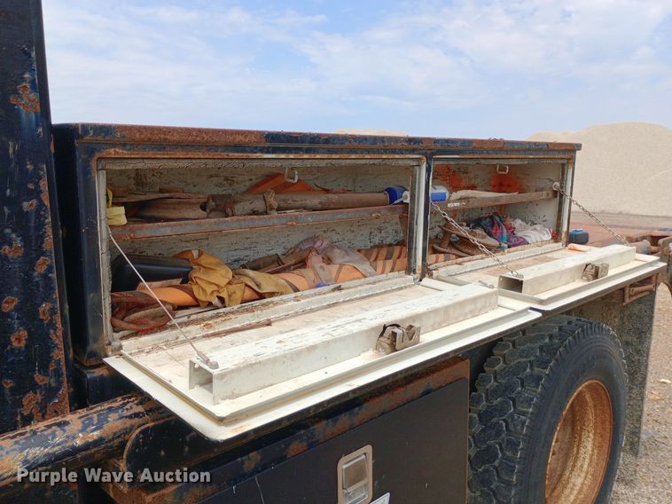 image for item NY9454 1999 International 4700 winch truck