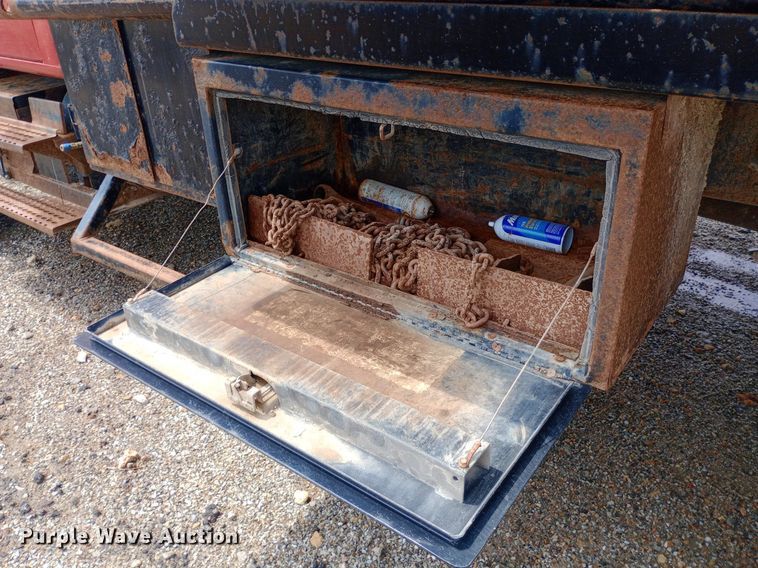 image for item NY9454 1999 International 4700 winch truck