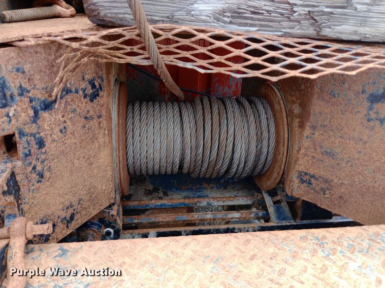 image for item NY9454 1999 International 4700 winch truck