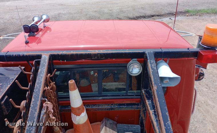 image for item NY9454 1999 International 4700 winch truck