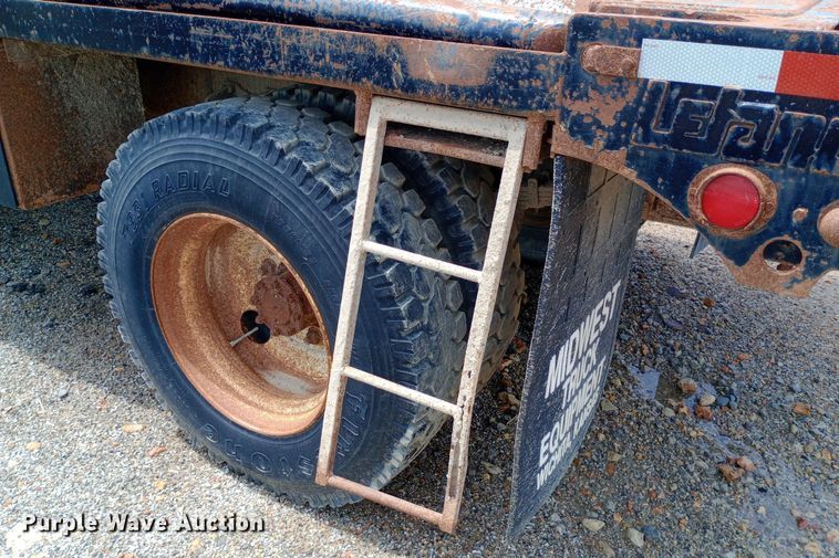 image for item NY9454 1999 International 4700 winch truck