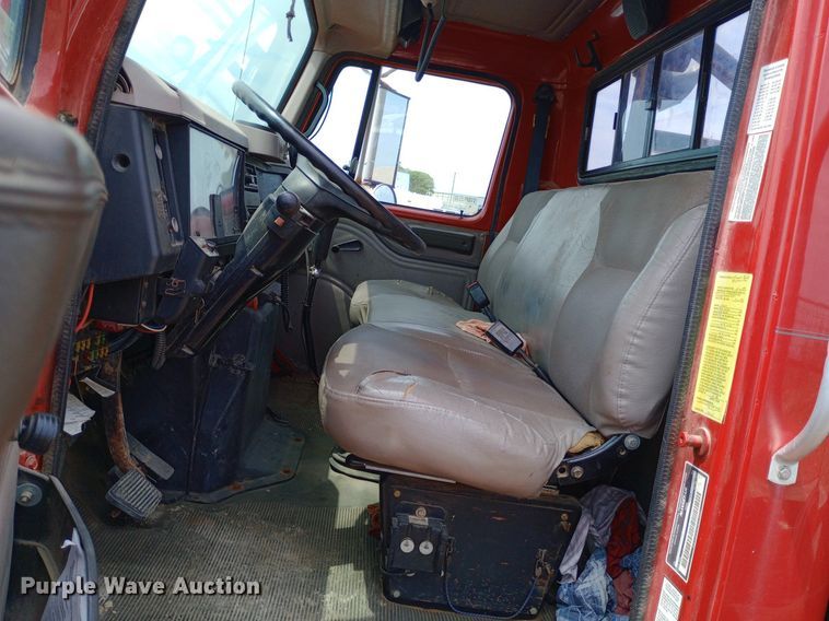 image for item NY9454 1999 International 4700 winch truck