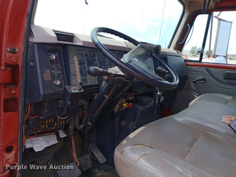 image for item NY9454 1999 International 4700 winch truck