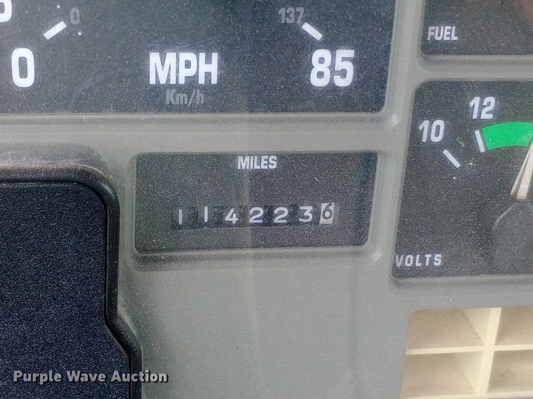 image for item NY9454 1999 International 4700 winch truck