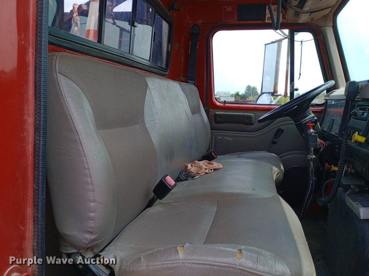 image for item NY9454 1999 International 4700 winch truck