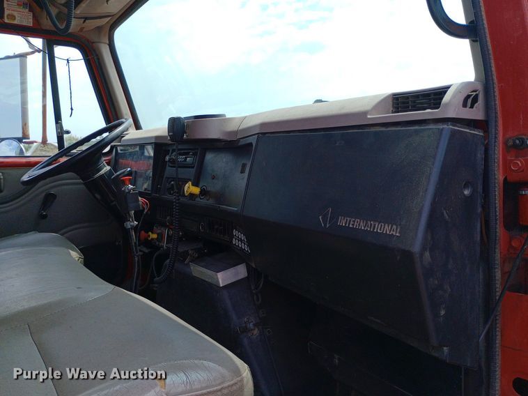 image for item NY9454 1999 International 4700 winch truck