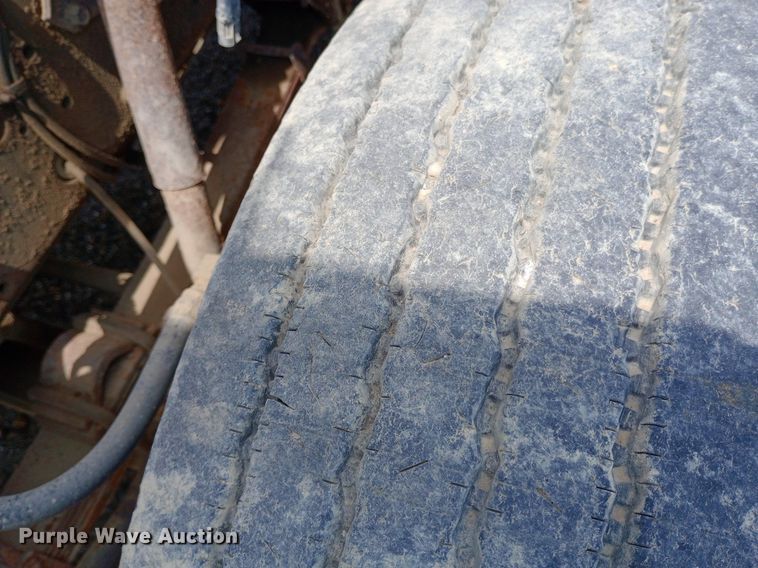 image for item NY9454 1999 International 4700 winch truck