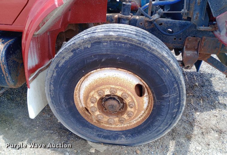 image for item NY9454 1999 International 4700 winch truck