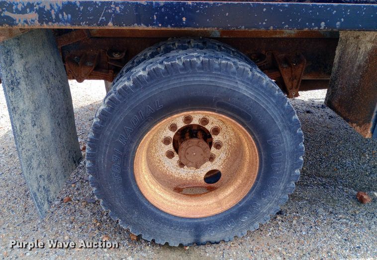 image for item NY9454 1999 International 4700 winch truck